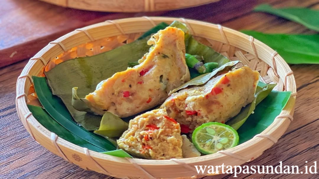 Tum Ayam: Sajian Tradisional Nusantara dengan Aroma Rempah