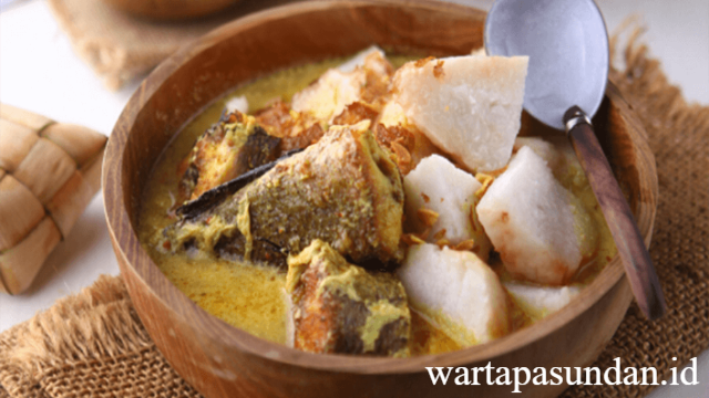 Pesona Ketupat Kandangan dengan Kuah Santan Gurih