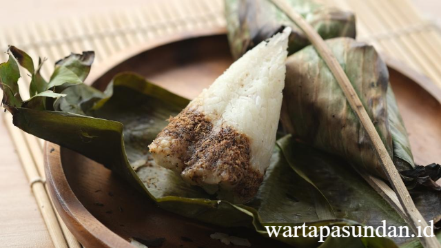 Pengkang: Kuliner Tradisional Beraroma Daun Pisang